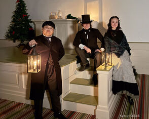 Holiday Lantern Tours