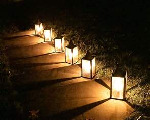 Holiday Lantern Tours
