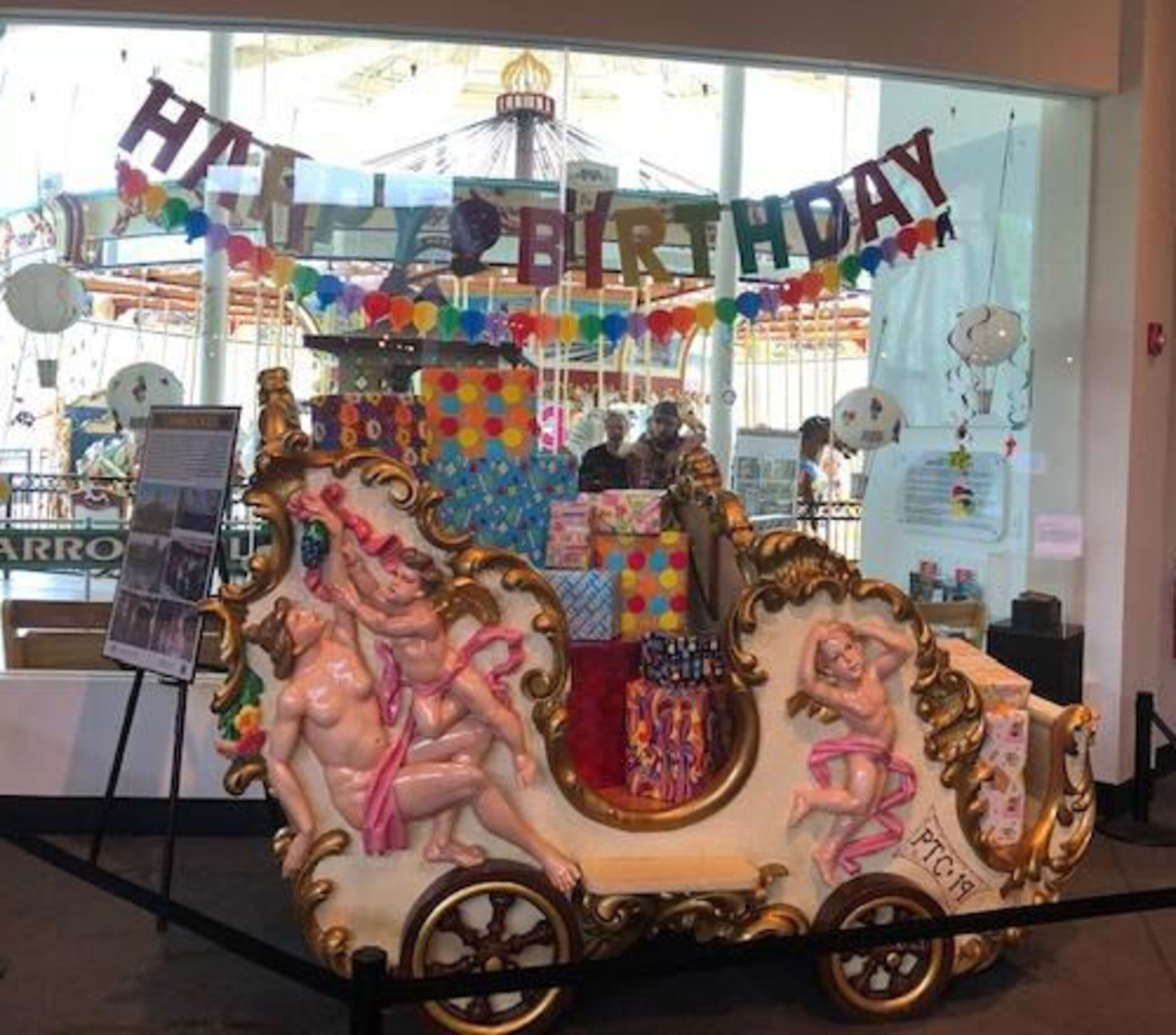 Carouselchariotdecoratedforbirthdayparty