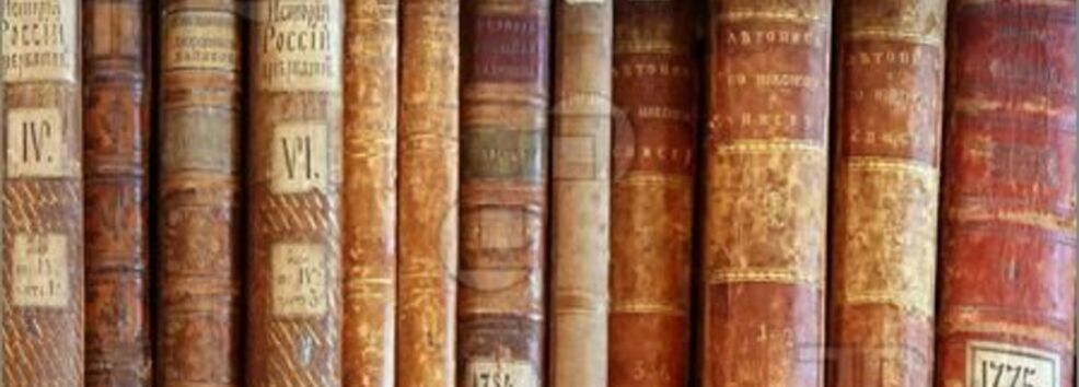 Row old books cover spines 844489
